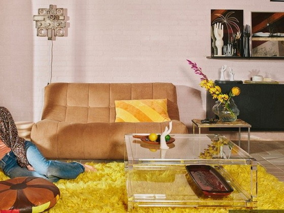 Image 1 of Table basse en plexiglas avec table d'appoint assortie.