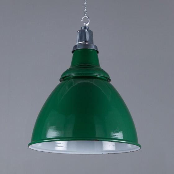 Image 1 of Lampe suspendue vintage verte avec abat-jour en verre émaillé, UK 1950