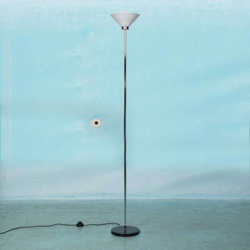 Lampadaire vintage en verre de lait et chrome, éclairage minimaliste