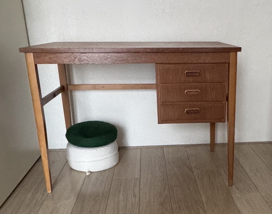 Image 1 of Bureau scandinave vintage avec bloc de tiroirs coulissants