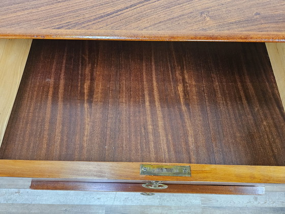 Image 1 of Commode de chambre à coucher des années 1960 en loupe d'acajou et laiton