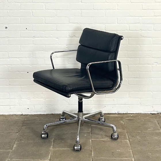 Image 1 of Vitra EA 217 Soft Pad Swivel Chair