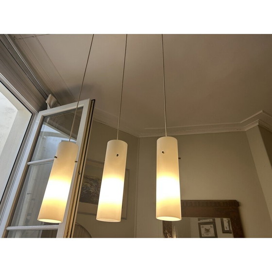 Image 1 of Lampe suspendue vintage en verre opalin doublé avec 3 globes, 1965
