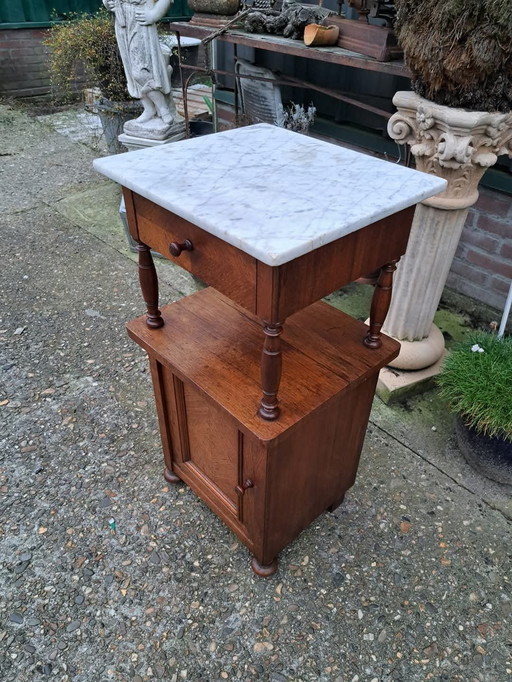 Ancienne table de nuit restaurée, meuble d'entrée (Dimensions : 42x37cm, 83cm de haut)