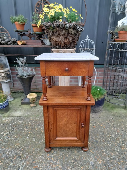 Ancienne table de nuit restaurée, meuble d'entrée (Dimensions : 42x37cm, 83cm de haut)