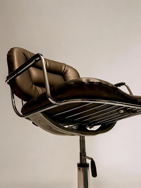 Image 1 of C. 1980 - Fauteuil De Bureau En Chrome Et Cuir Marron - 