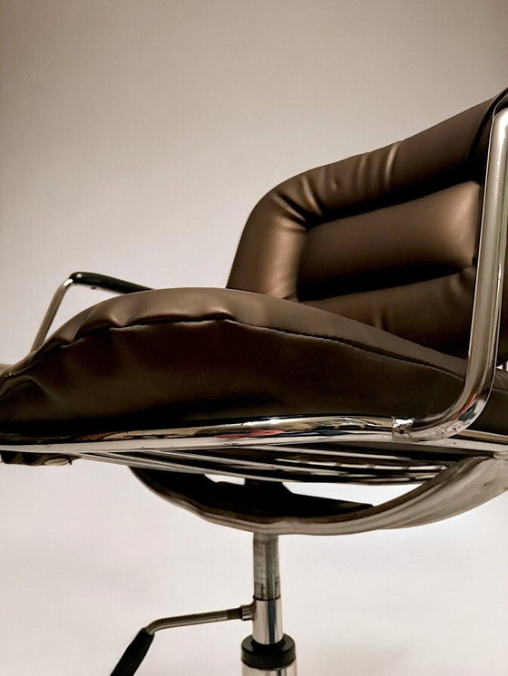 Image 1 of C. 1980 - Fauteuil De Bureau En Chrome Et Cuir Marron - 