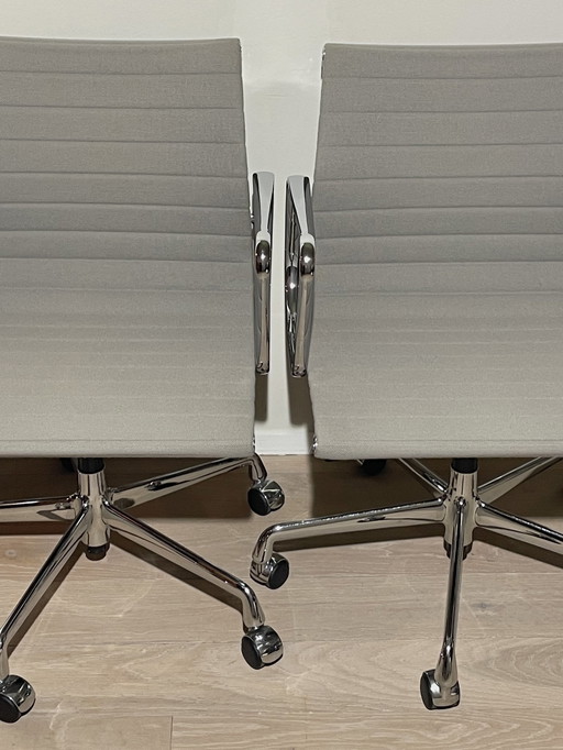 2X Vitra Charles Eames Desk Chair (gris clair/crème)