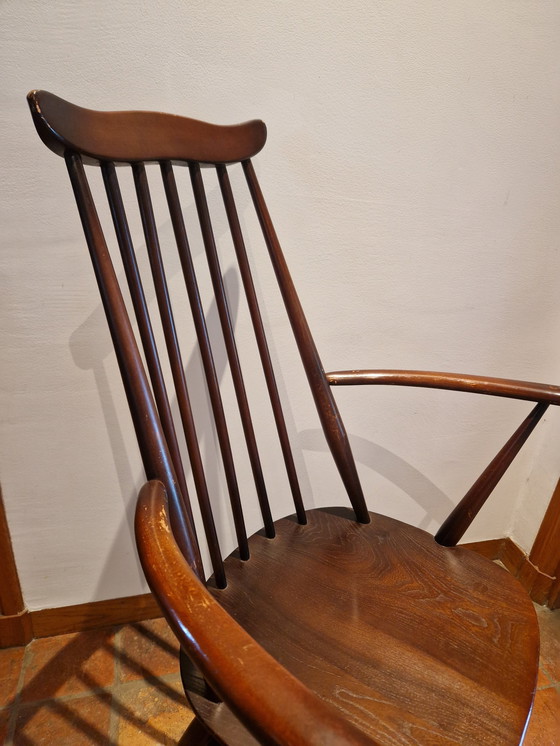 Image 1 of Le fauteuil Ercol Orfèvre