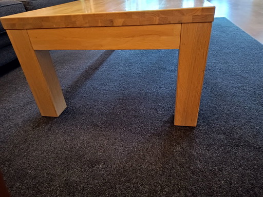 Table basse en hêtre massif laqué 120 X 65 X 40 Cm.