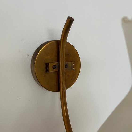 Image 1 of Paire d'appliques suédoises vintage en verre opalin et laiton, années 1960