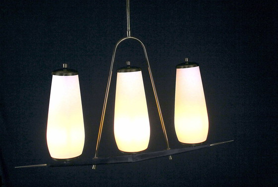 Image 1 of Maison Arlus, lustre noir et laiton, trois grandes opalines blanches, France Mid Century