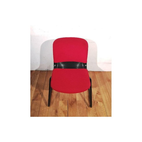 Image 1 of Chaise vintage en tissu rouge