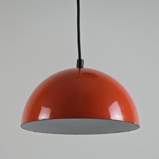 Mid Century Modern - Lampe pendante hémisphérique en métal orange - Space Age Lighting - Danemark, 1970S.