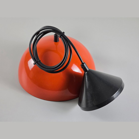 Image 1 of Mid Century Modern - Lampe pendante hémisphérique en métal orange - Space Age Lighting - Danemark, 1970S.