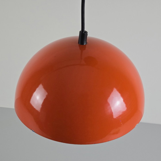 Image 1 of Mid Century Modern - Lampe pendante hémisphérique en métal orange - Space Age Lighting - Danemark, 1970S.