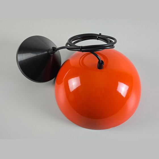 Image 1 of Mid Century Modern - Lampe pendante hémisphérique en métal orange - Space Age Lighting - Danemark, 1970S.