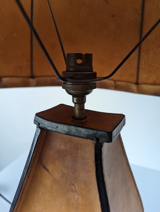 Image 1 of Lampe de table en cuir par Jacques Adnet 1940S