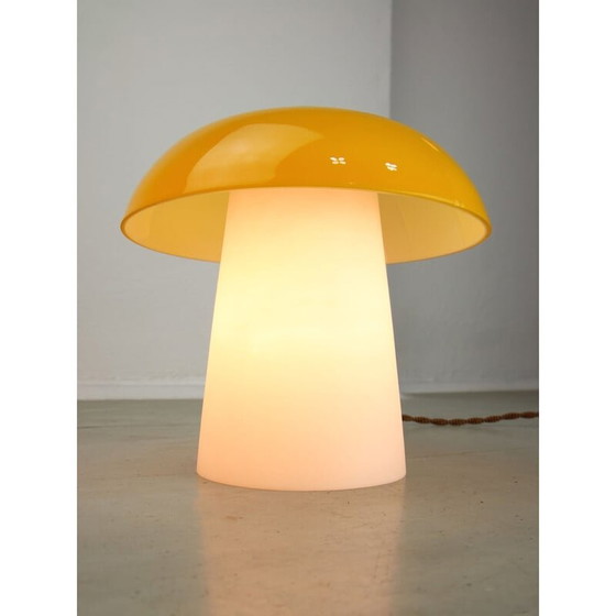 Image 1 of Lampe à poser Mushroom en verre jaune et laiton du Mid Century