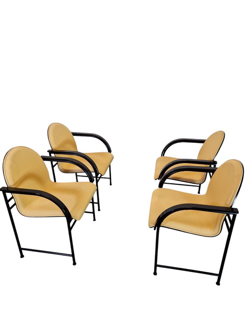 Ensemble de 4 chaises de salle à manger postmodernes Arco Bk, années 1980