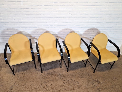 Ensemble de 4 chaises de salle à manger postmodernes Arco Bk, années 1980