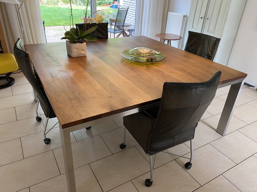 Table de salle à manger moderne en noyer américain massif