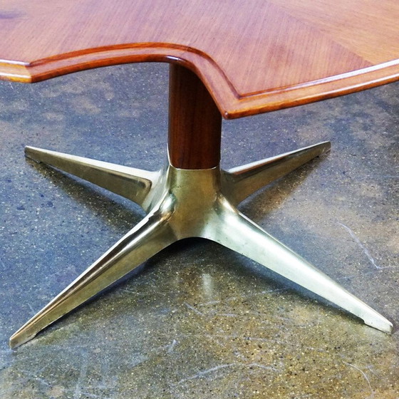 Image 1 of Table basse vintage en noyer et laiton par Oswals Haerdtl, Vienne 1950