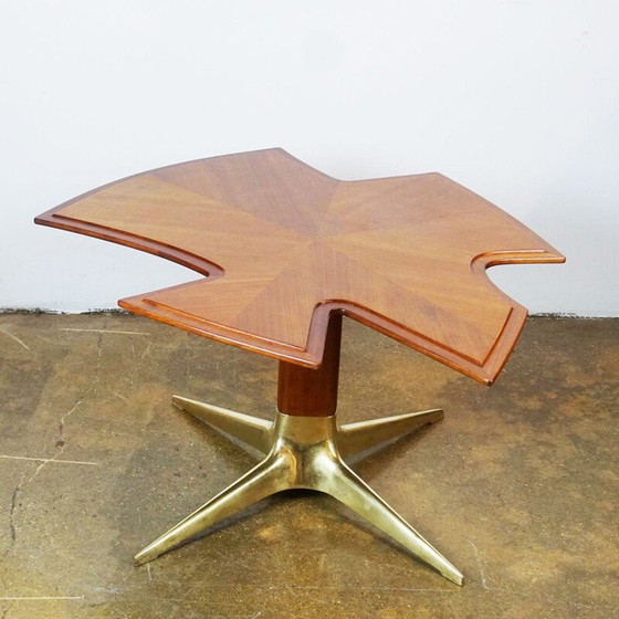 Image 1 of Table basse vintage en noyer et laiton par Oswals Haerdtl, Vienne 1950