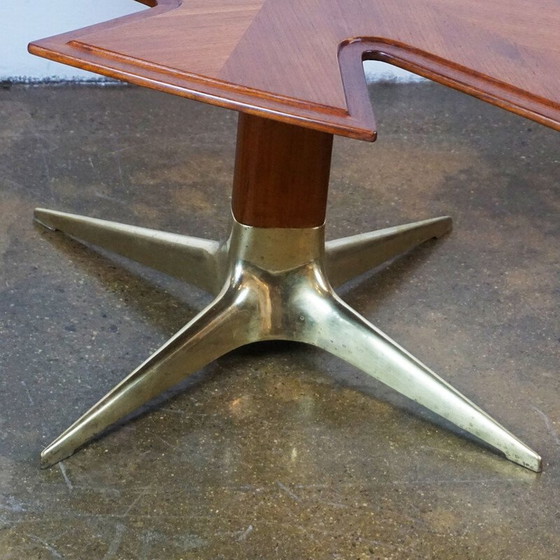 Image 1 of Table basse vintage en noyer et laiton par Oswals Haerdtl, Vienne 1950