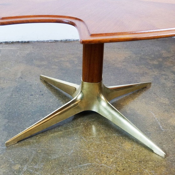 Image 1 of Table basse vintage en noyer et laiton par Oswals Haerdtl, Vienne 1950