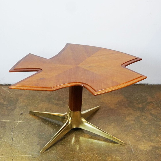 Image 1 of Table basse vintage en noyer et laiton par Oswals Haerdtl, Vienne 1950