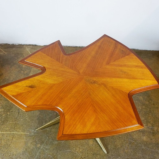Table basse vintage en noyer et laiton par Oswals Haerdtl, Vienne 1950