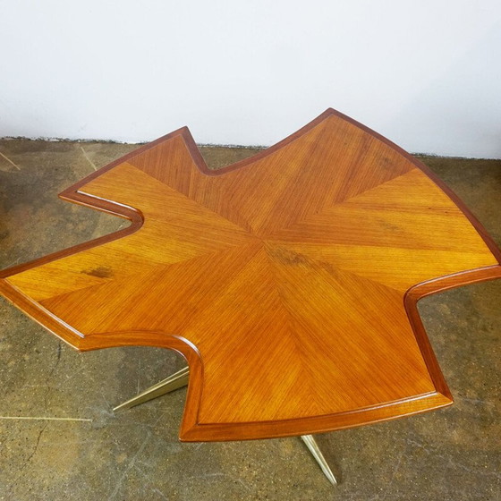 Image 1 of Table basse vintage en noyer et laiton par Oswals Haerdtl, Vienne 1950