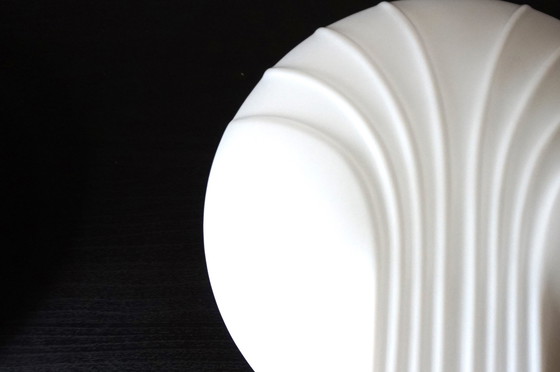 Image 1 of Ensemble de 2 appliques Hillebrand Art déco en verre opalin à coquille, 1960