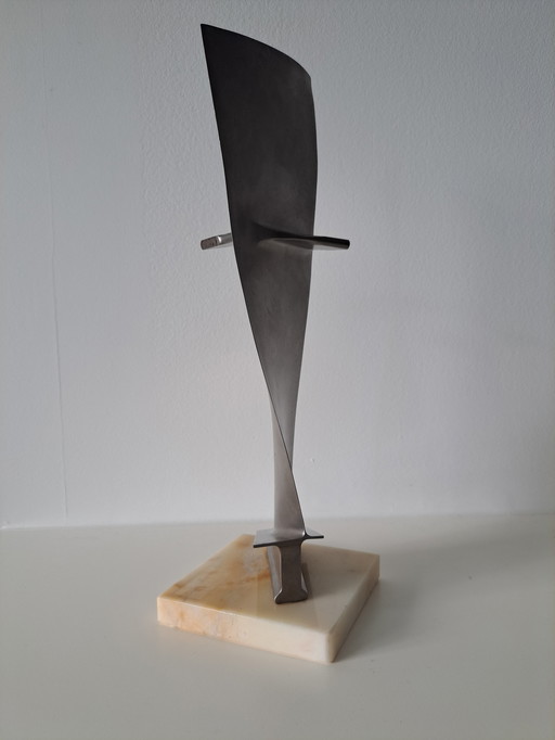 Sculpture moderne en métal sur base en marbre (37,5Cm)