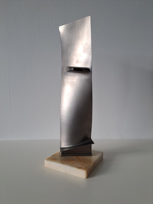 Sculpture moderne en métal sur base en marbre (37,5Cm)