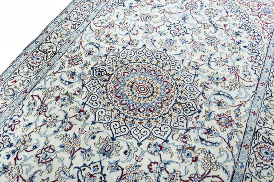 Image 1 of Tapis Naïn 9 La noué à la main avec de la soie - 243 X 149 cm