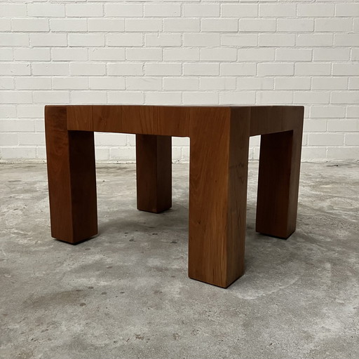 Table d'appoint en bois massif brutaliste