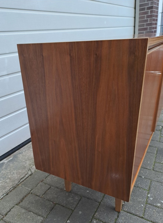 Image 1 of Mid Century Buffet en noyer Danish Design années 60