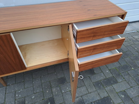 Image 1 of Mid Century Buffet en noyer Danish Design années 60