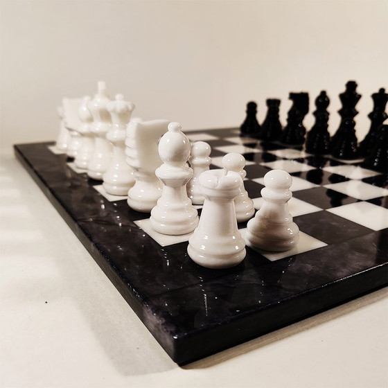 Image 1 of Jeu d'échecs 1970S en albâtre de Volterra sculpté à la main - Noir et blanc - Fabriqué en Italie