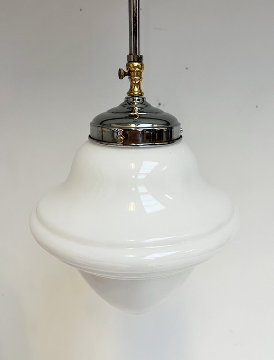 Image 1 of Plafonnier Art Déco en verre opale des années 60