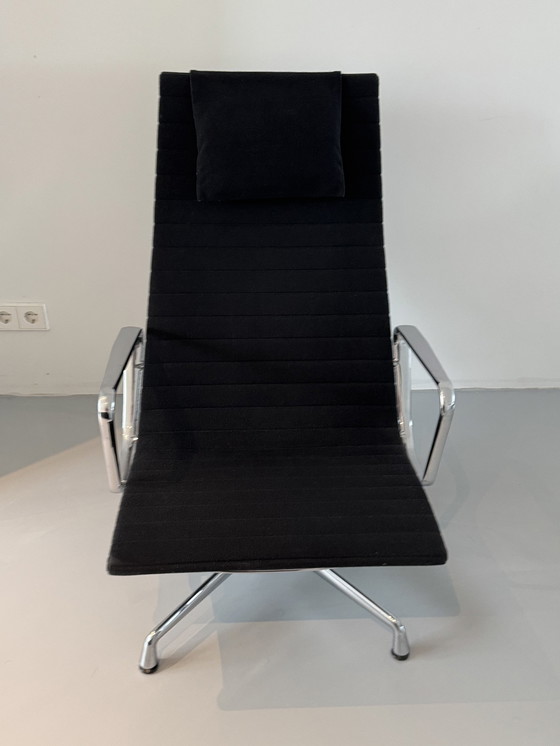 Image 1 of Vitra Eames Ea-124 Lounge Chair