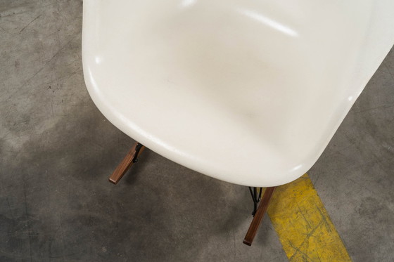 Image 1 of Charles & Ray Eames - Fauteuil à bascule Herman Miller RAR