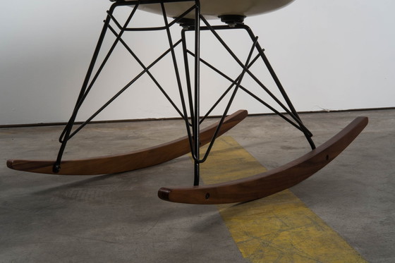 Image 1 of Charles & Ray Eames - Fauteuil à bascule Herman Miller RAR