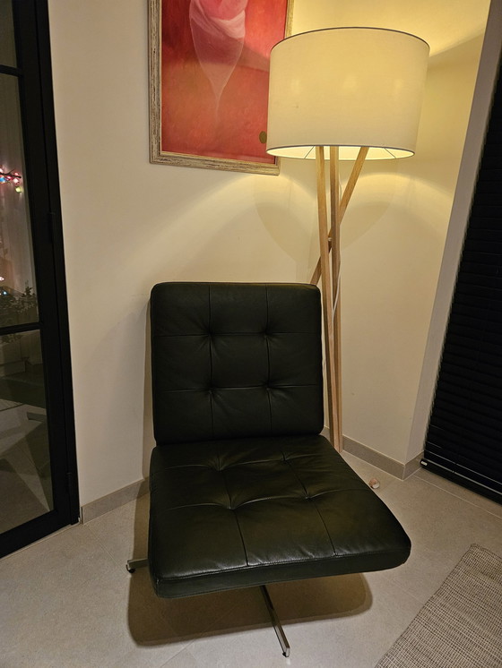 Image 1 of Chaise pivotante en cuir design