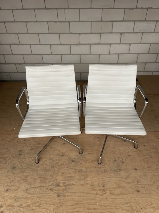 Image 1 of Vitra Eames Ea108 Cuir blanc/Chrome