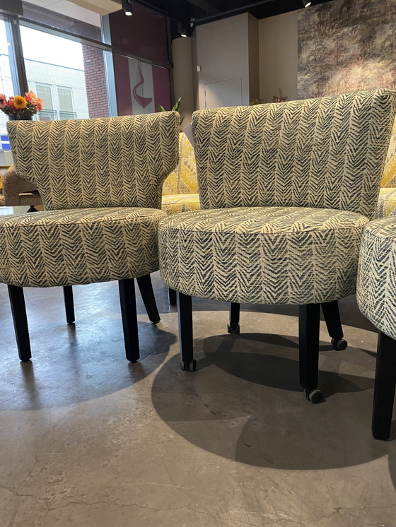 Image 1 of 3X chaise de salle à manger et 1X banc de salle à manger. 1 chaise de salle à manger avec roulettes