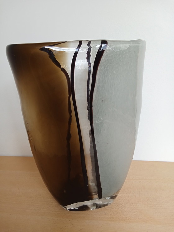 Image 1 of Vase ovale en verre scandinave soufflé à la bouche Mocca noir et blanc 50- Er Years
