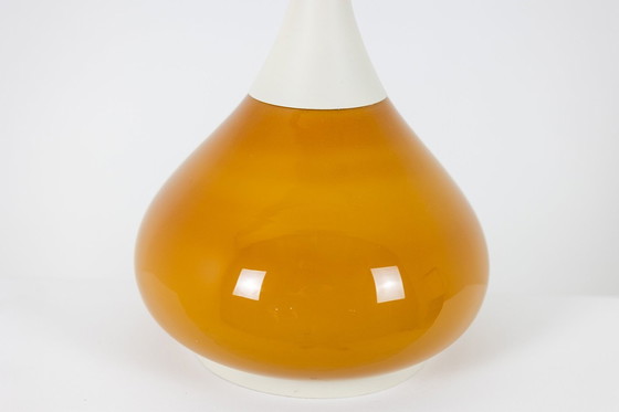 Image 1 of Lampe De Forme Bouteille En Métal Laqué Blanc Et Opaline. Années 1970.